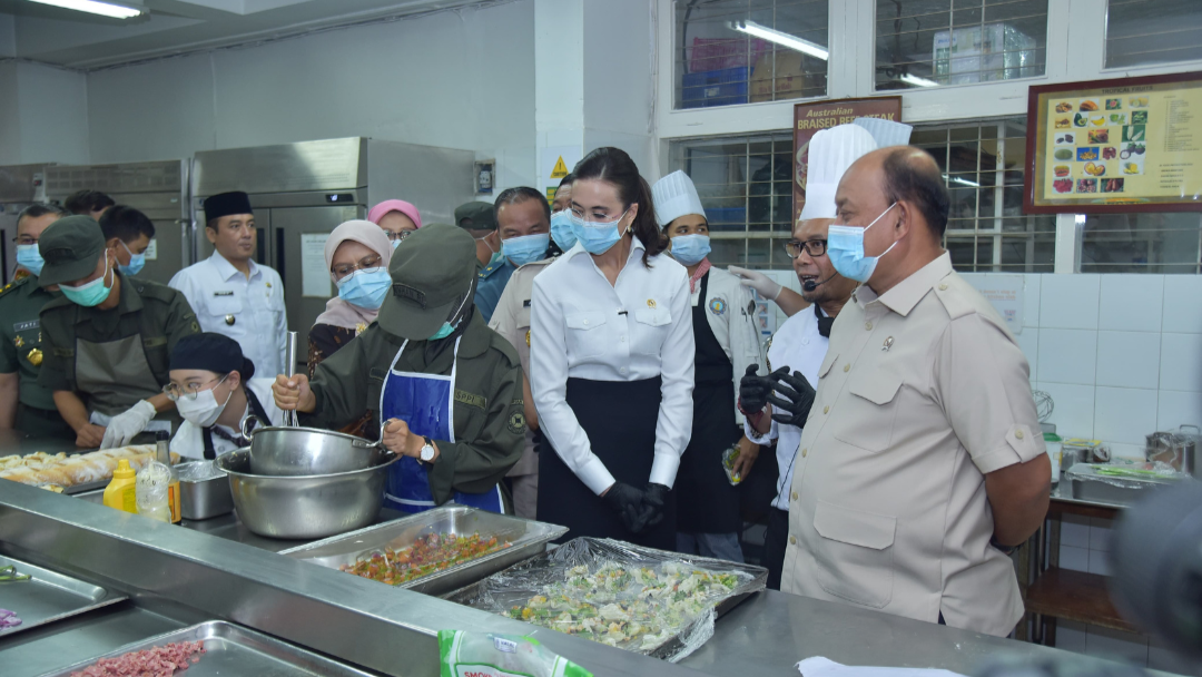 BGN Gayo Lues dan Menpar Tinjau Praktik Siswa SPPI Batch-3 di Dapur NHI