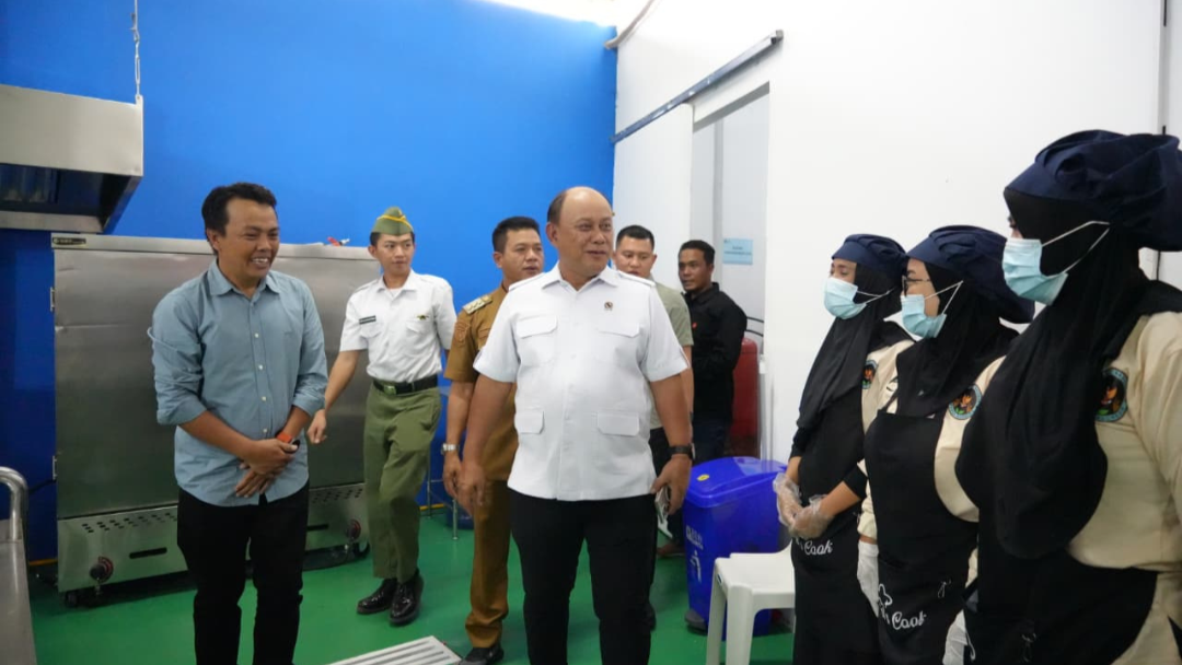Dorong Ekonomi Rakyat melalui MBG, Kepala BGN Gayo Lues Pantau SPPG di Bandung